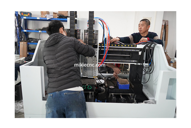 精雕機(jī)應(yīng)該如何維護(hù)和保養(yǎng)？