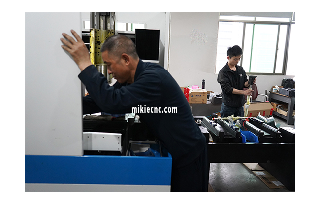 在CNC精雕機(jī)加工時我們應(yīng)如何選擇刀具？