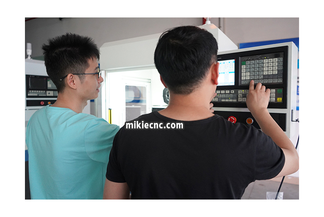 米凱爾數(shù)控精雕機(jī)安全警告