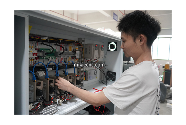 米凱爾精雕機(jī)每季度保養(yǎng)須知