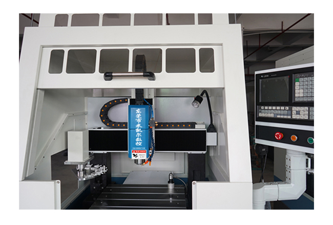 精雕機是立式加工中心嗎？